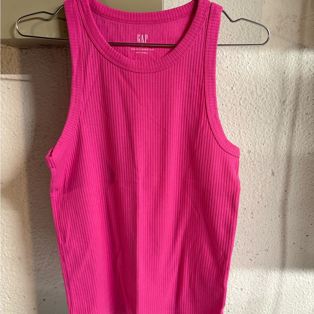 GAP Women's Fuchsia Ribbed Tank Top